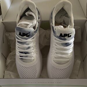 NIB - APL Men’s Techloom Tracer White with Tie Dye Accent on Heel. Size 9/42.